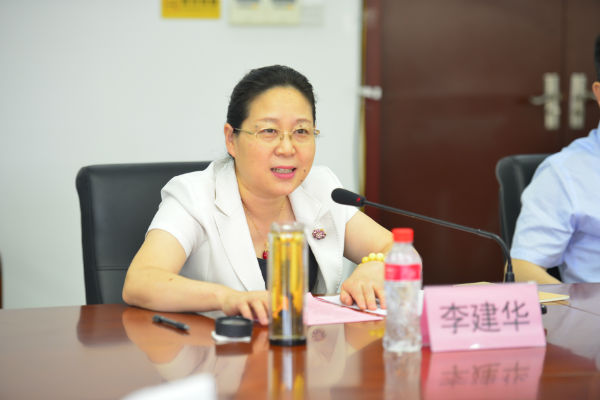 公司党委书记、董事长李建华主持会议并讲话。