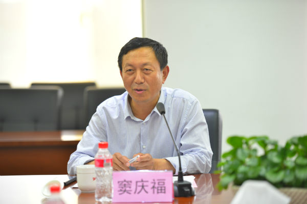 济南市公安局副政委窦庆福出席会议并讲话。